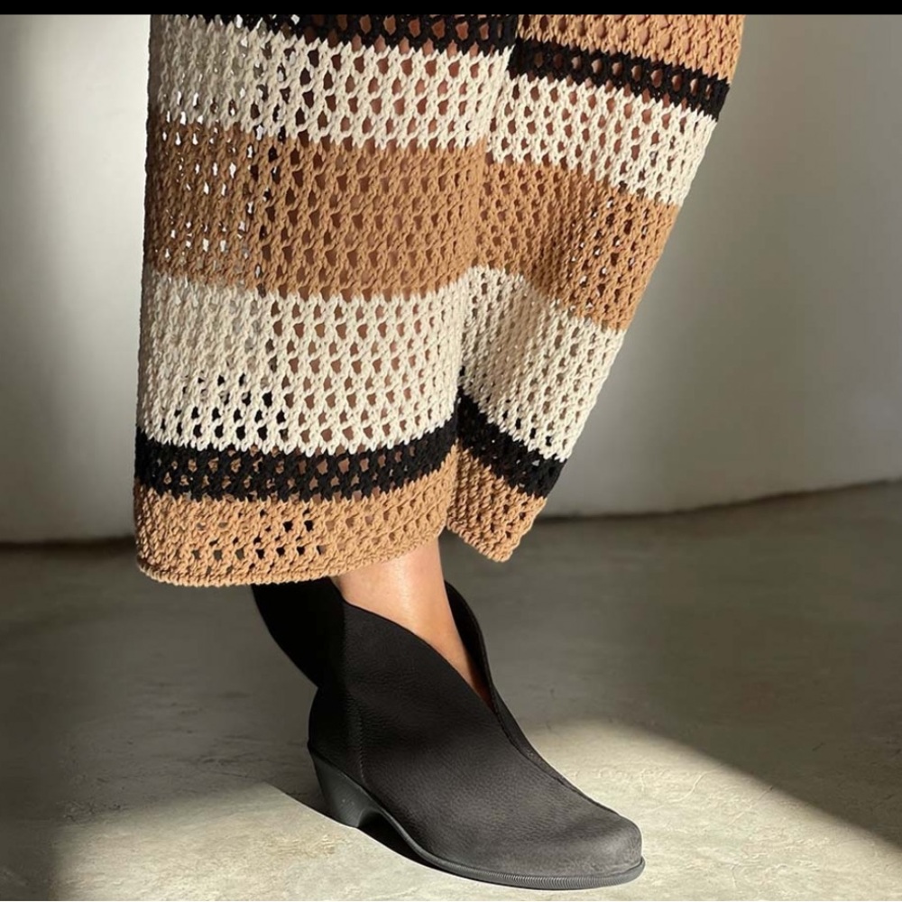 loints of holland black nubuck leather ankle boots. EU 40